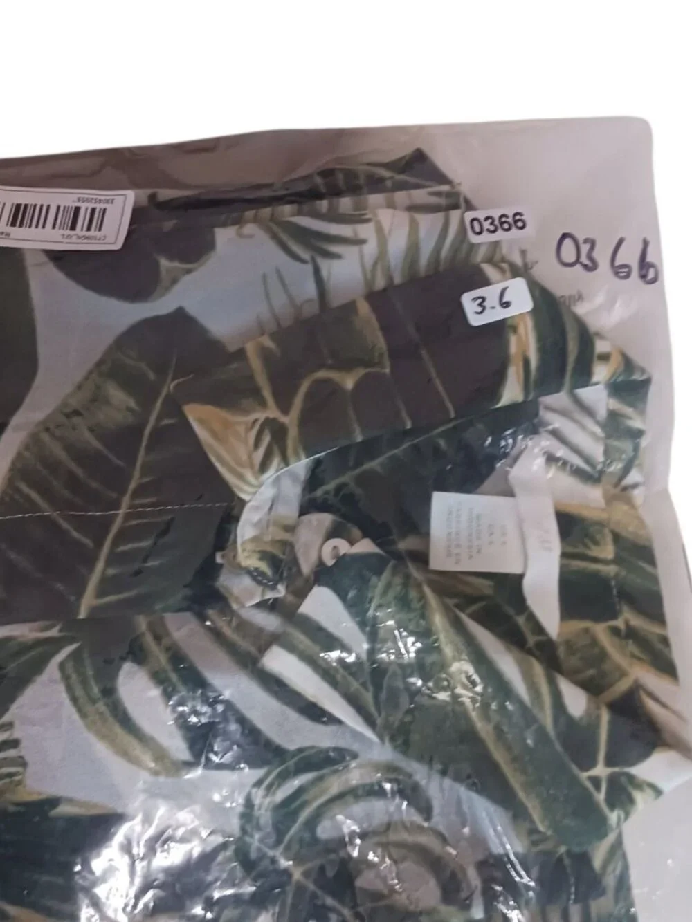 H & M Tropical Leaf Print Sleeveless Button-Up Womens Blouse Green Size 4 - Picture 6 of 9